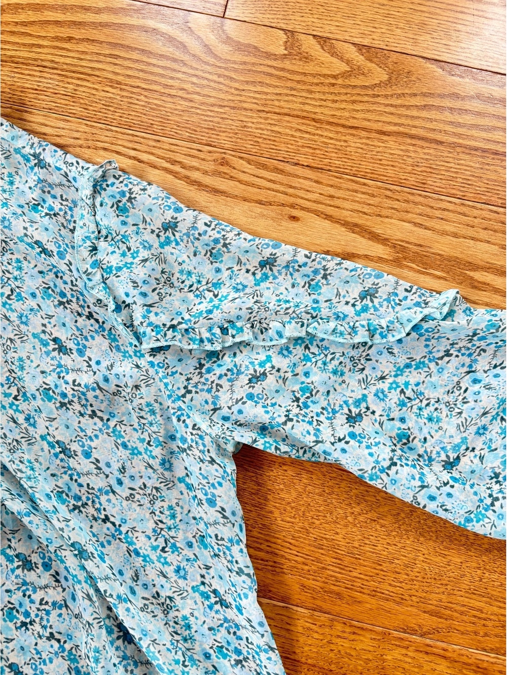 🌸 2 Floral Blouses for 1 Price 🌸 Lightweight Summer Bundle | Large - Picture 8 of 9